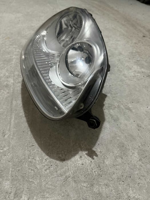 Десен фар за Голф V