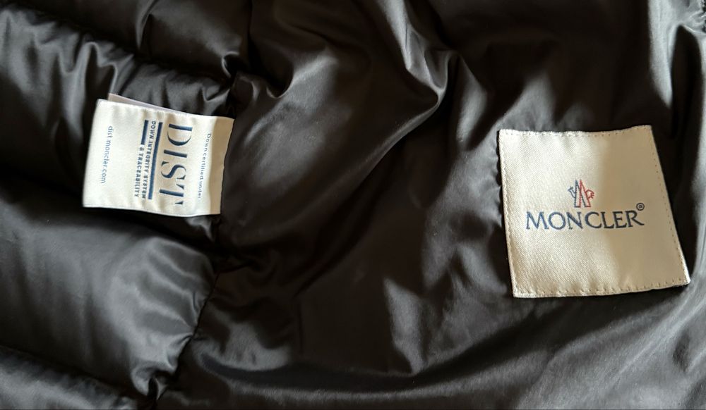 Geaca Moncler marimea 3
