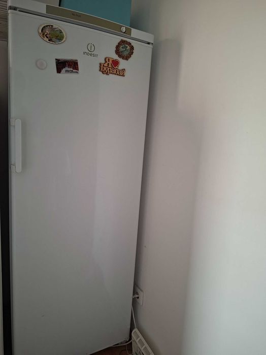 Продам морозильник indesit