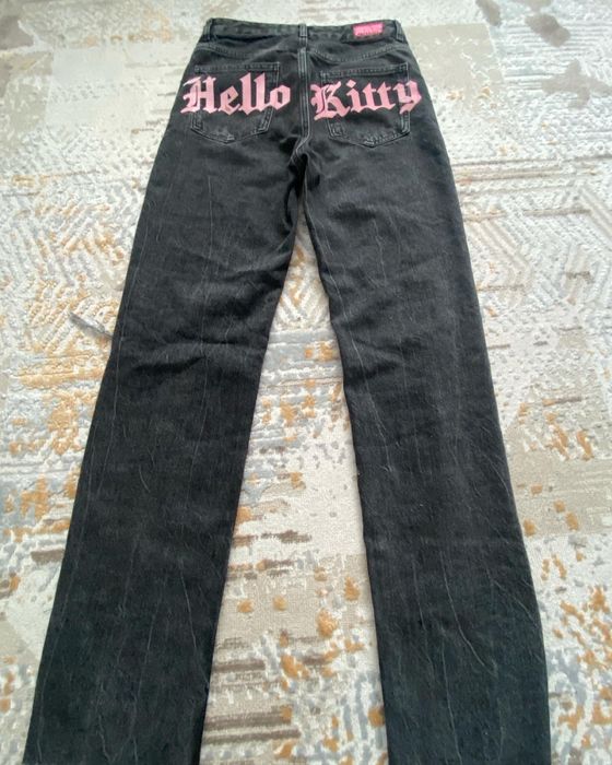 Продаю Джинсы HELLO KITTY! Bershka