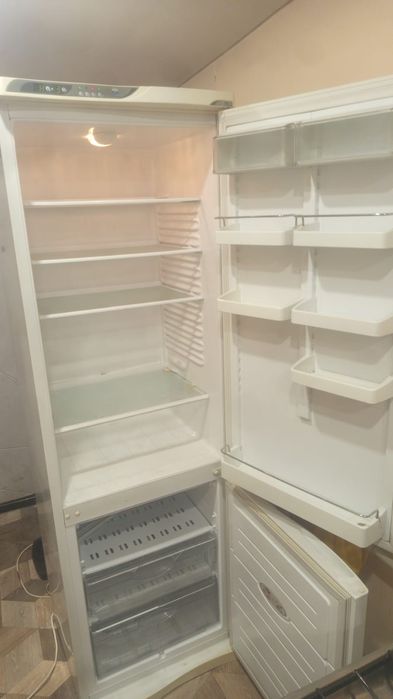 Рабочий холодильники