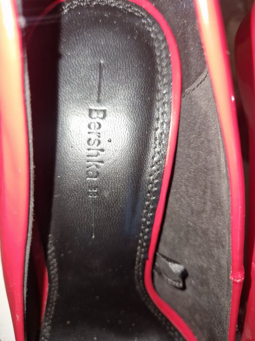 Красный туфли от Bershka