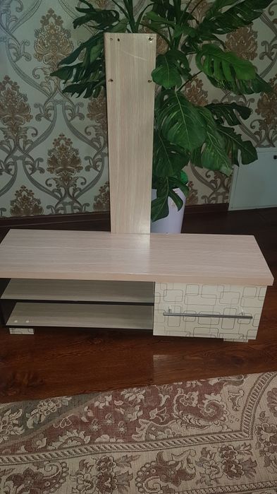 Стол для телевизора