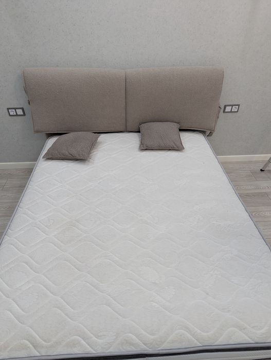 Двуспальная кровать