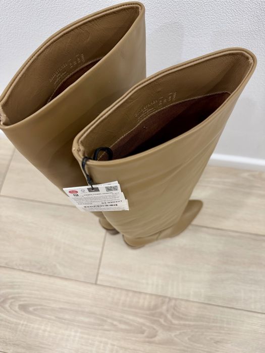 Продам кожаные сапоги Zara