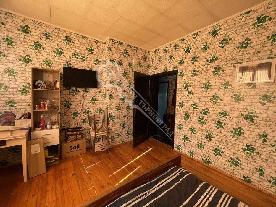Продава се етаж от къща идеален център 120кв.м.
