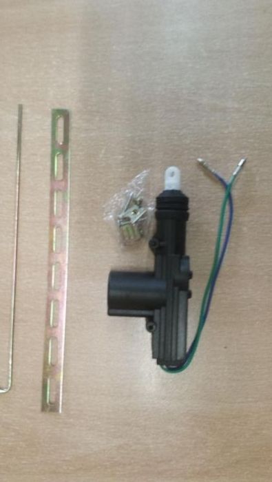 Универсално моторче за централно заключване