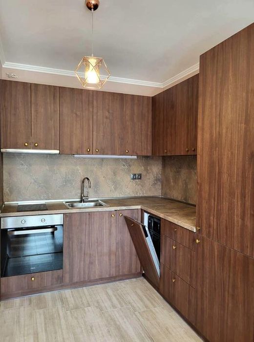 Дава се под наем Двустаен апартамент в Пловдив, Център - 68 кв.м за 690 € - Снимка #2