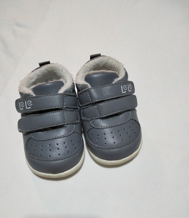 Продам утеплённые кросовки