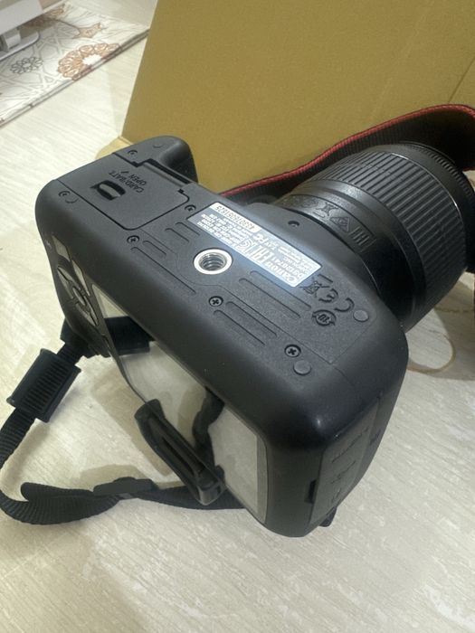 Canon EOS 2000D (б/у, полный комплект)