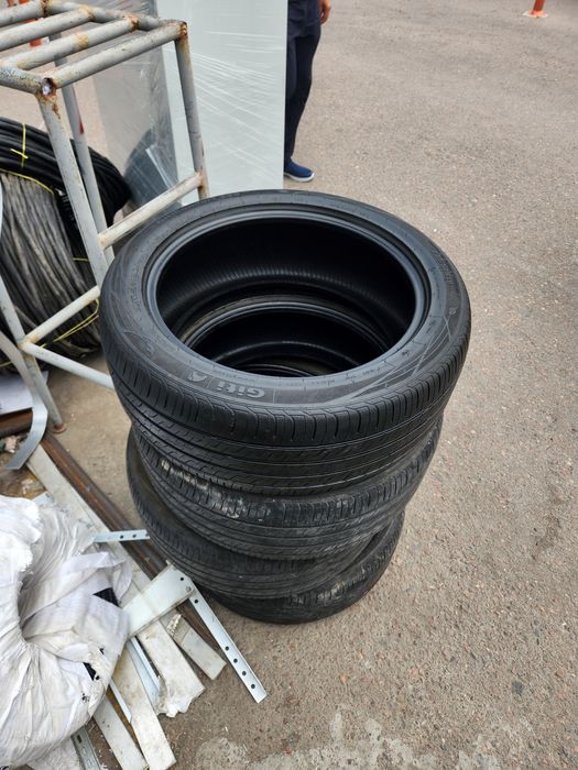 Продаю автомобильные шины r 19