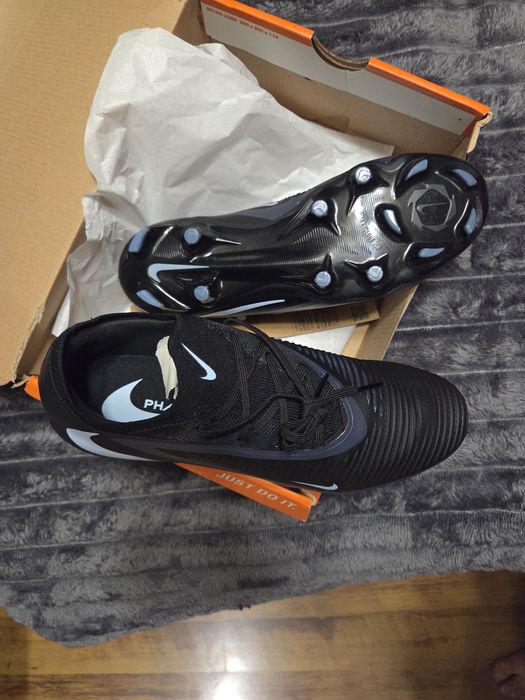 Бутонки Nike, Puma