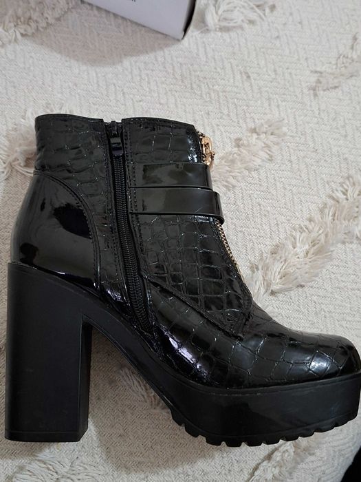 Дамски черни боти