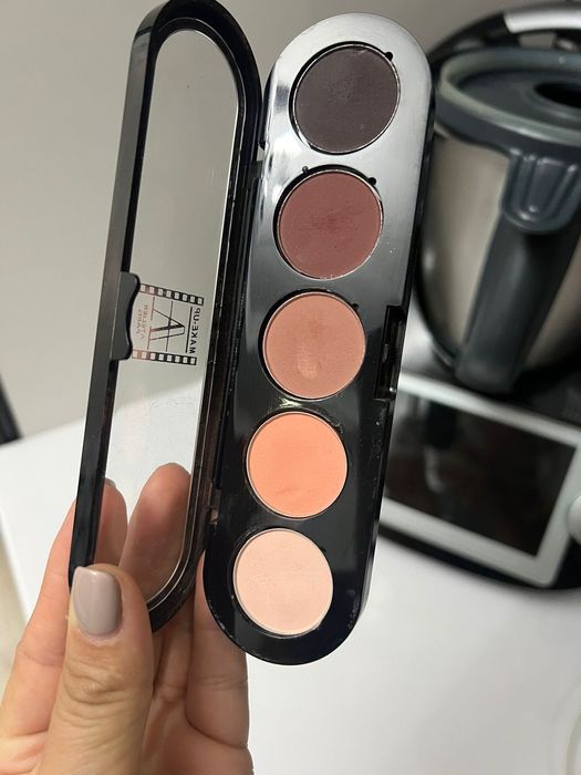 Косметика тени MakeUp
