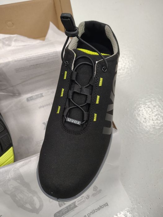 Bocanci Uvex marimea 44 negru