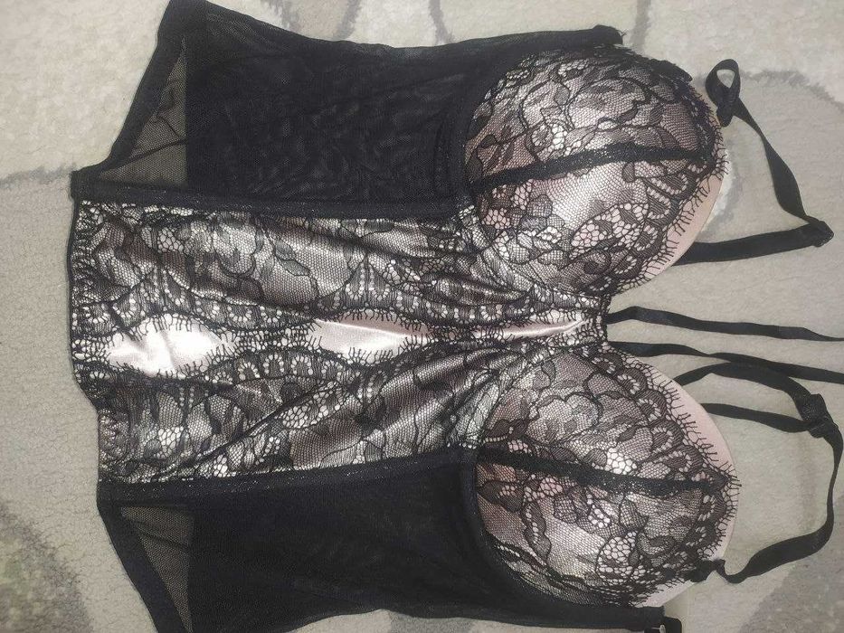 Женский корсет от Виктории секрет.