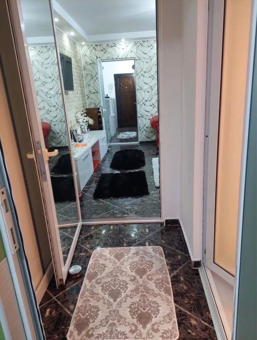 Inchiriez apartament in regim hotelier  2 camere + living mare Rm sarat