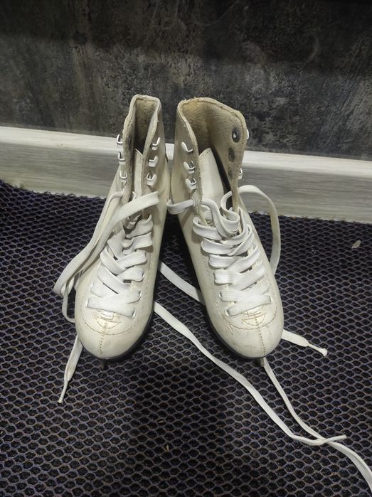 Продам коньки фигурные