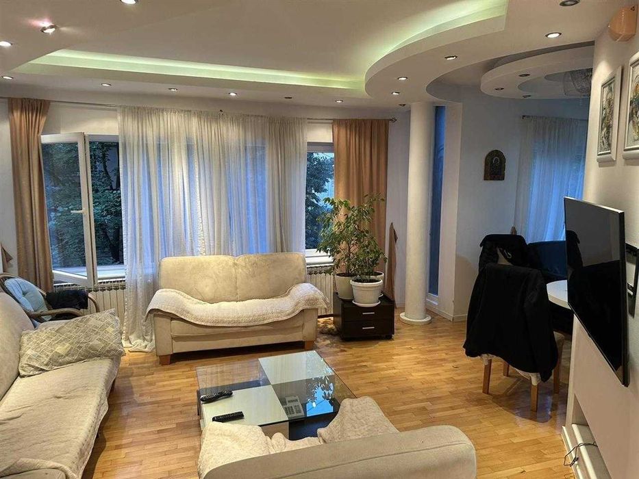 Дава се под наем Двустаен апартамент в Бургас, Център - 64 кв.м за 204 € - Снимка #1