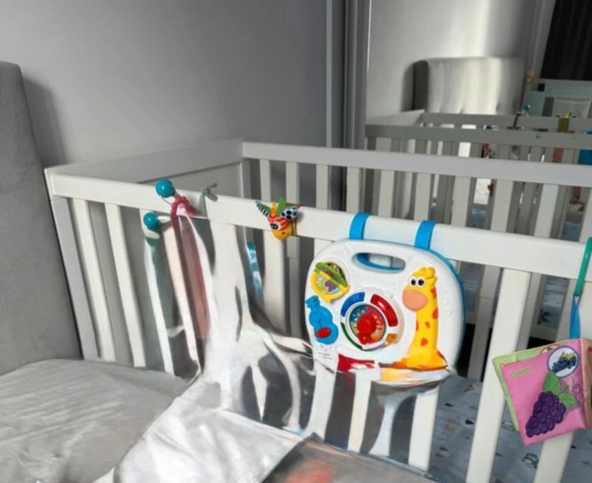 Patut alb Ikea, din lemn masiv.