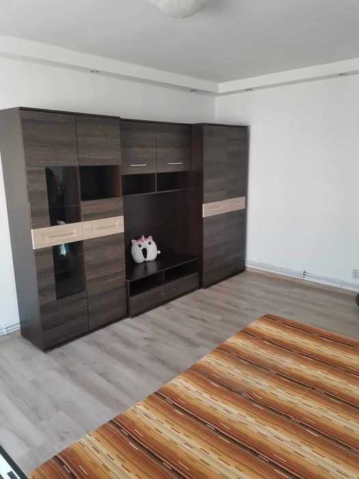 Închiriez apartament 3 camere Craiova, zona Lăpuș-Arges