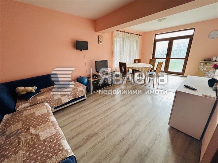 Многофамилен дом за живеене или бизнес!