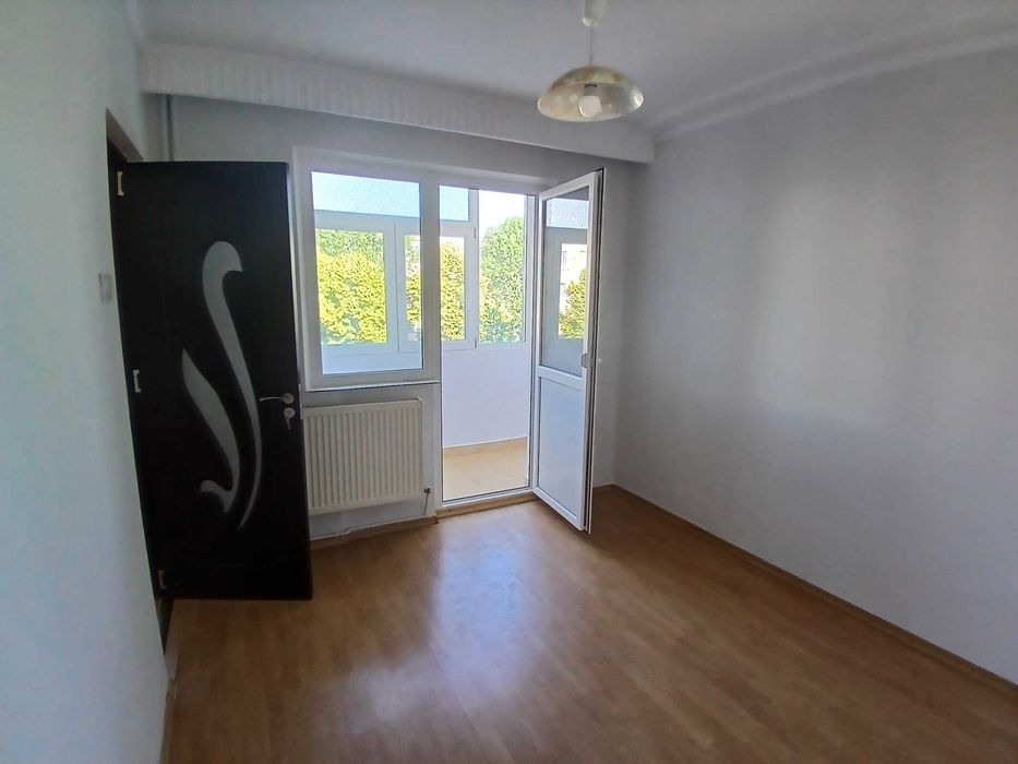 Proprietar - vand apartament 2 cam in Trivale 2, et 3/4