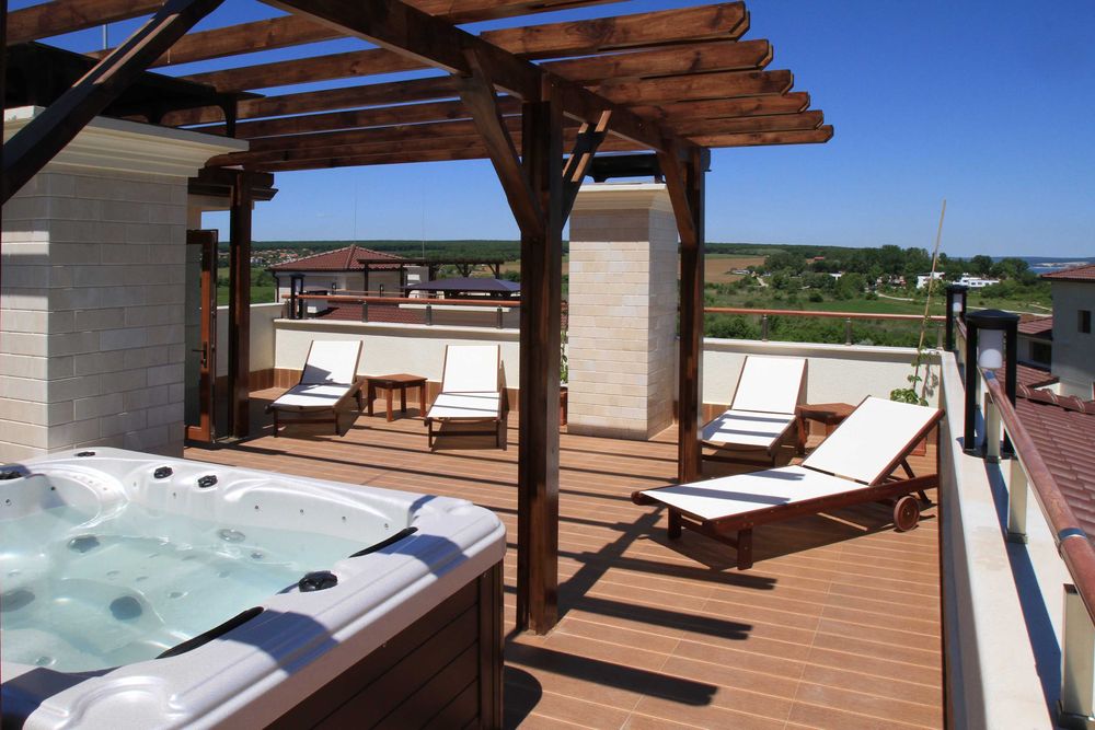 Разкошен пентхаус на първа линия море