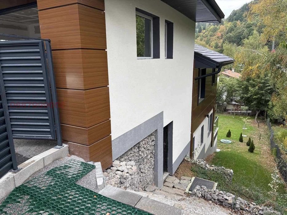 Продава се Къща в с. Владая, Област София-град - 285 кв.м за 2278 €/кв.м - Снимка #6