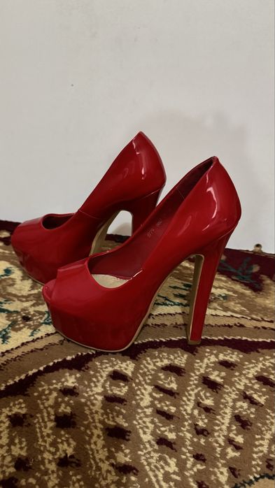 Продам туфли высокие и на платформе можно high heels