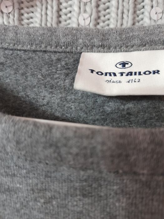 Pulovere și tricouri cu mânecă lunga, 10-14 ani, in stare excelenta.