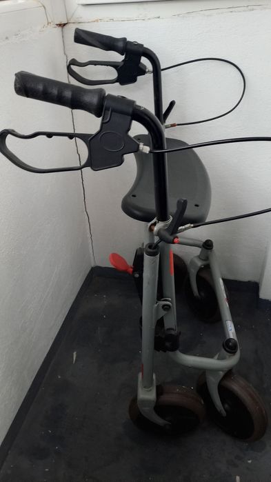 Rolator/cadru de mers 4 roti, șezut și cos, pliabil