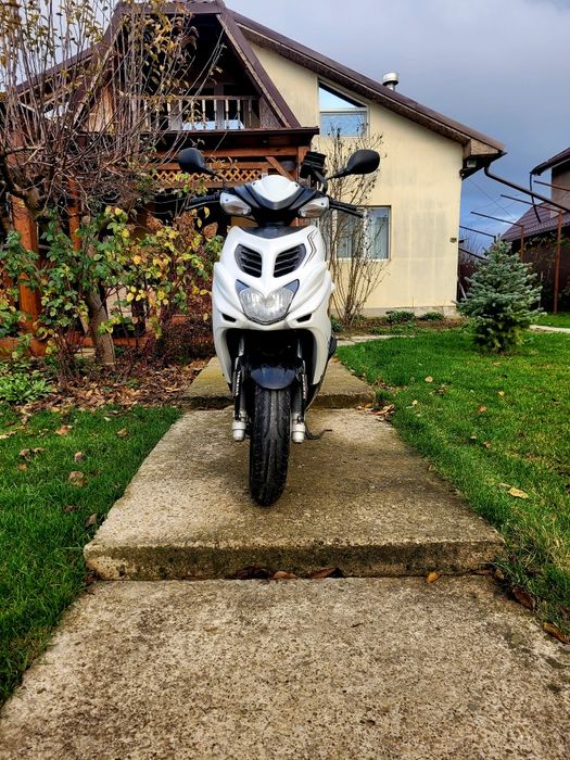 Vând scuter yamaha Aerox 50 cc an 2017