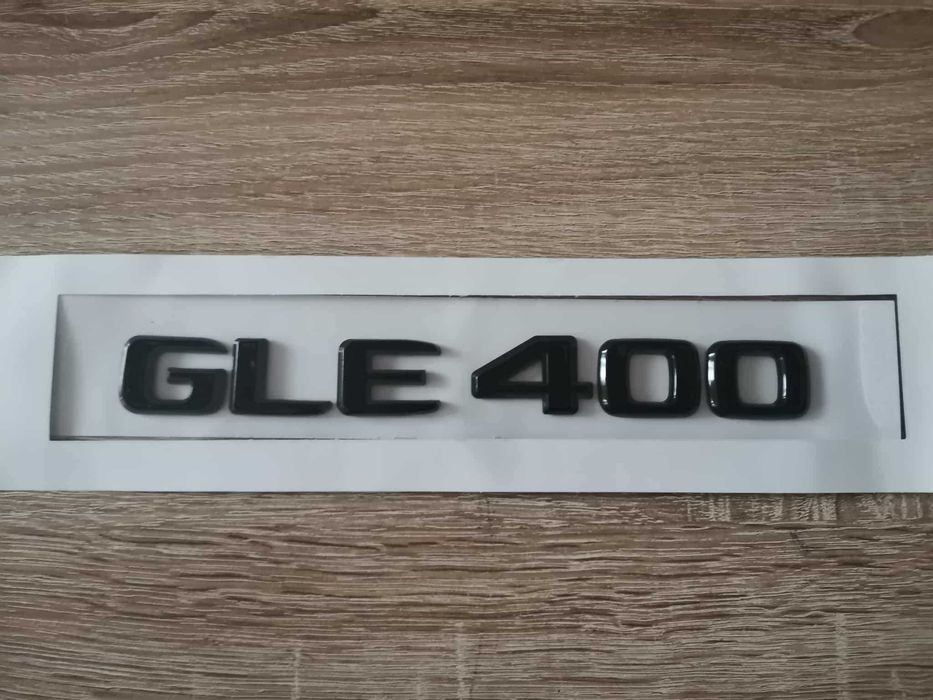 черен надпис Mercedes Benz GLE 400