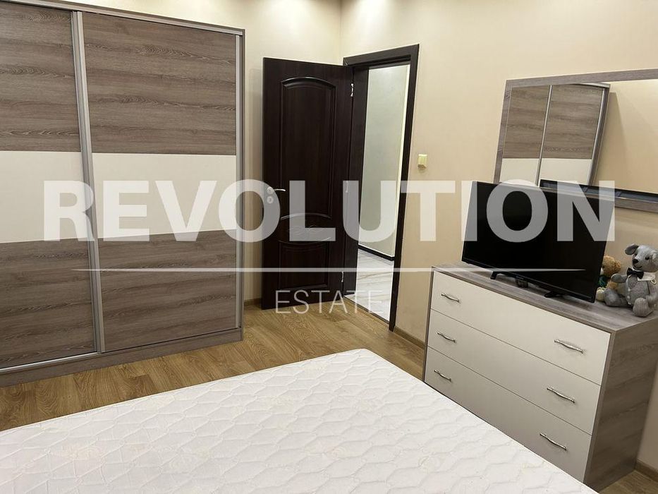 Дава се под наем Тристаен апартамент в Варна, Автогара - 115 кв.м за 700 € - Снимка #5