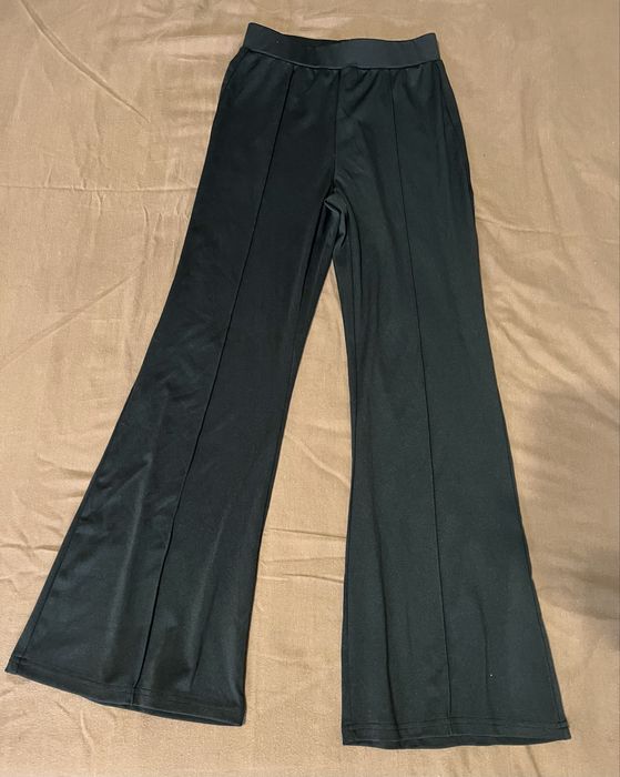 Чисто нови черни панталони