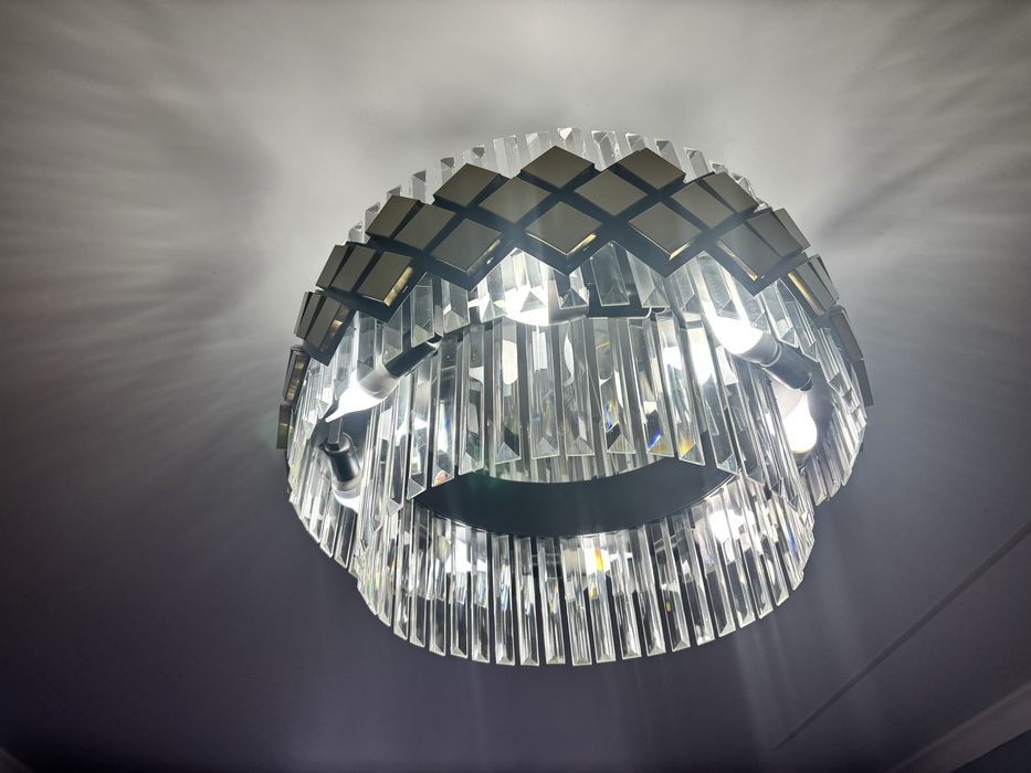 Продам люстру в гостиную