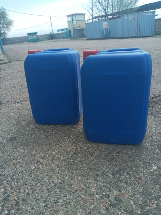 Продам полиэтиленовые канистры.