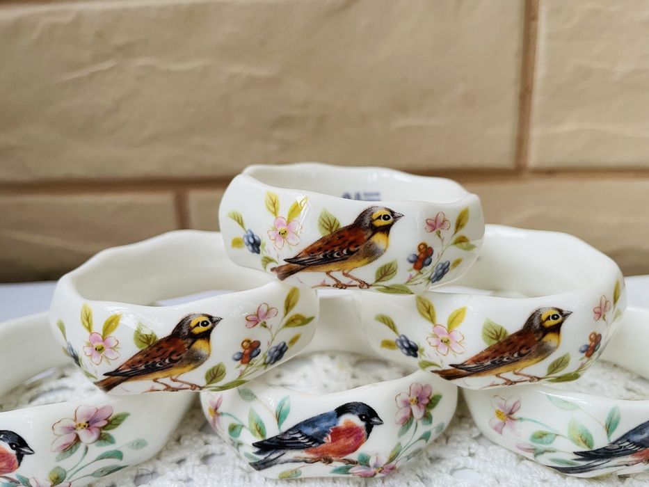 Красиви порц.пръстени за салфетки от Англия