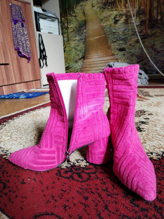 Botine roz noi mărimea 36