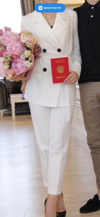 Брючный костюм белый
