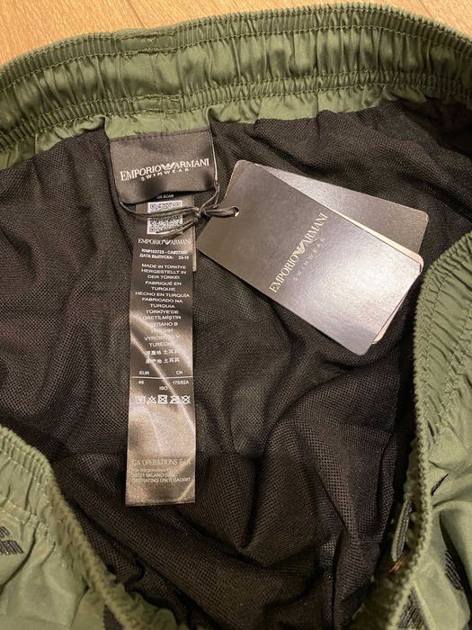 Emporio Armani, ОРИГИНАЛНИ бански, размер: S (с малък дефект)