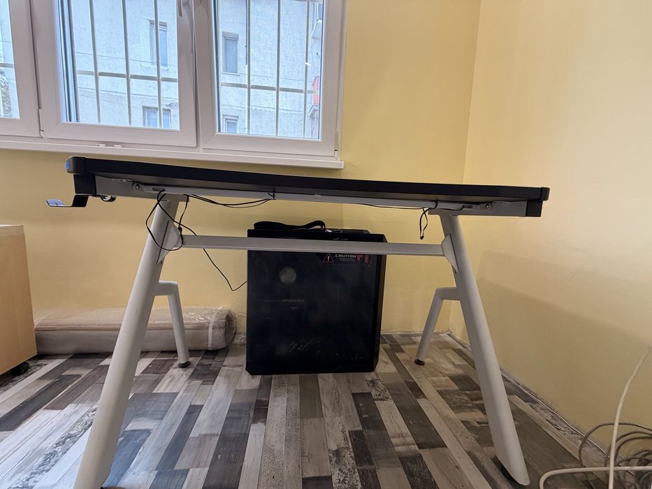 Геймърско бюро с RGB