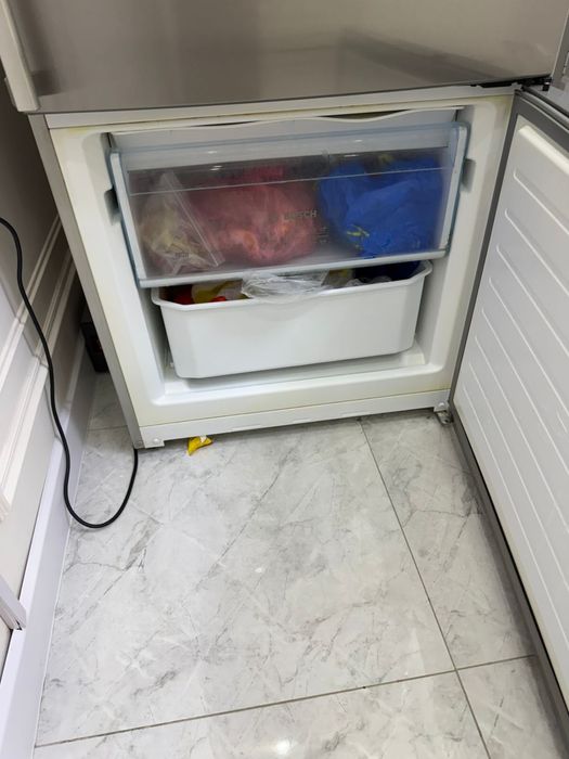 Холодильник BOSCH. За 100.000.