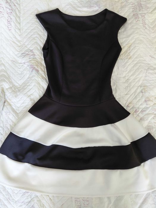 Дамска рокля черно и бяло