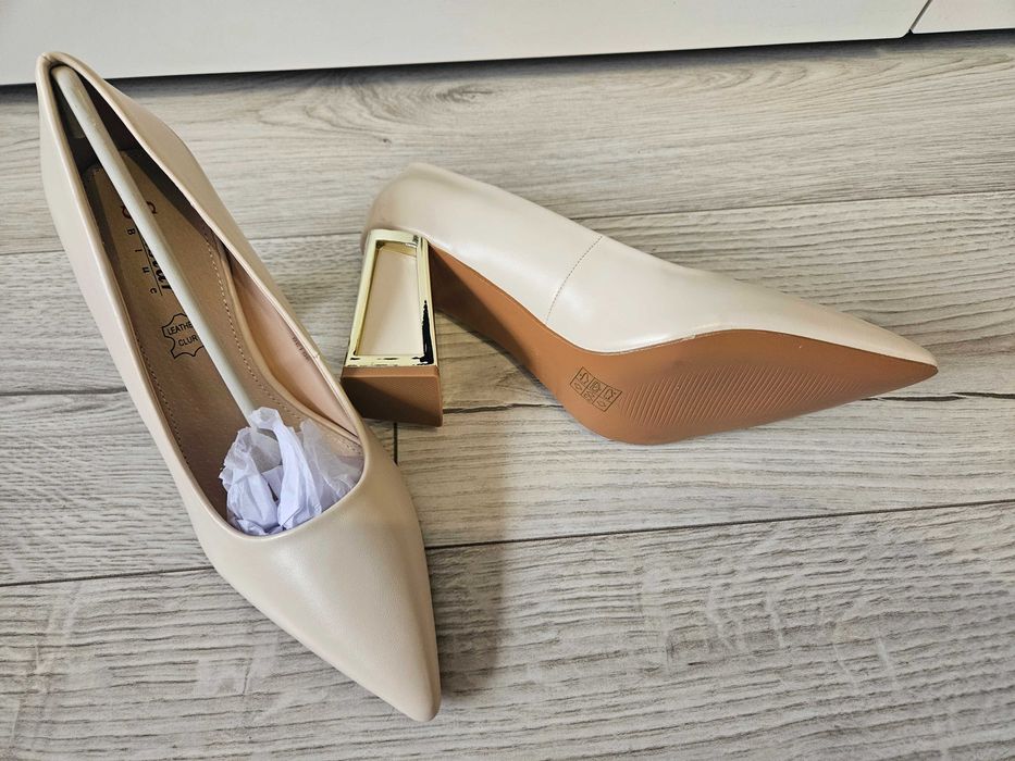 Нови обувки в телесен цвят