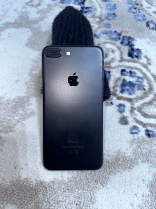 Айфон 7+ чорный цвет