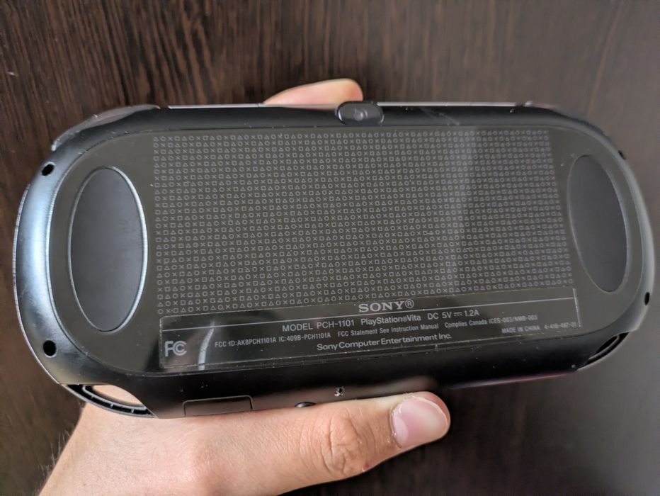 Продам ps vita 1000