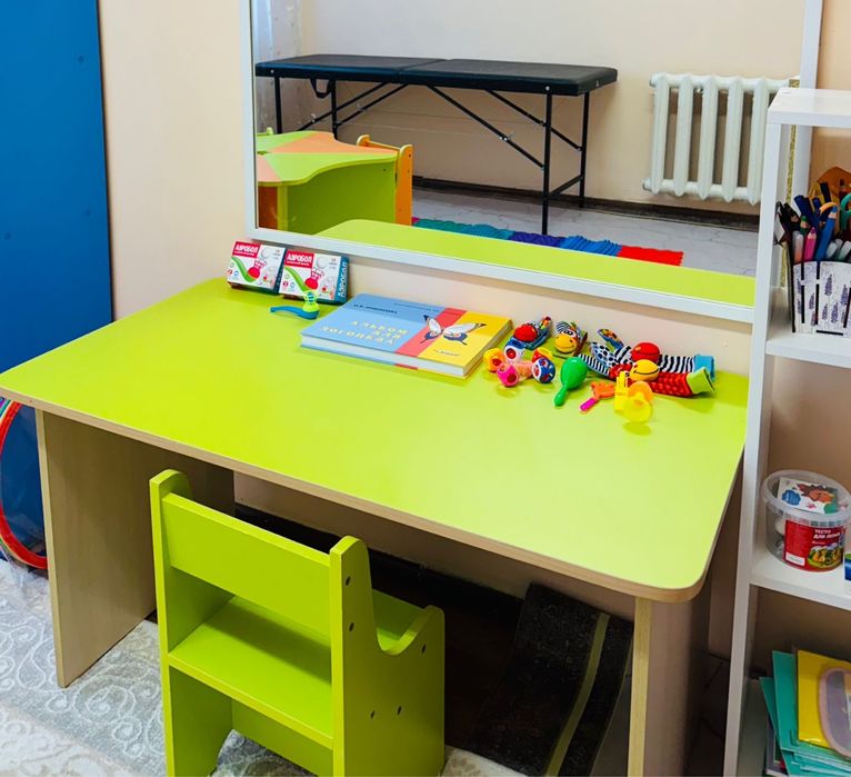 Продам детский стол и стулья