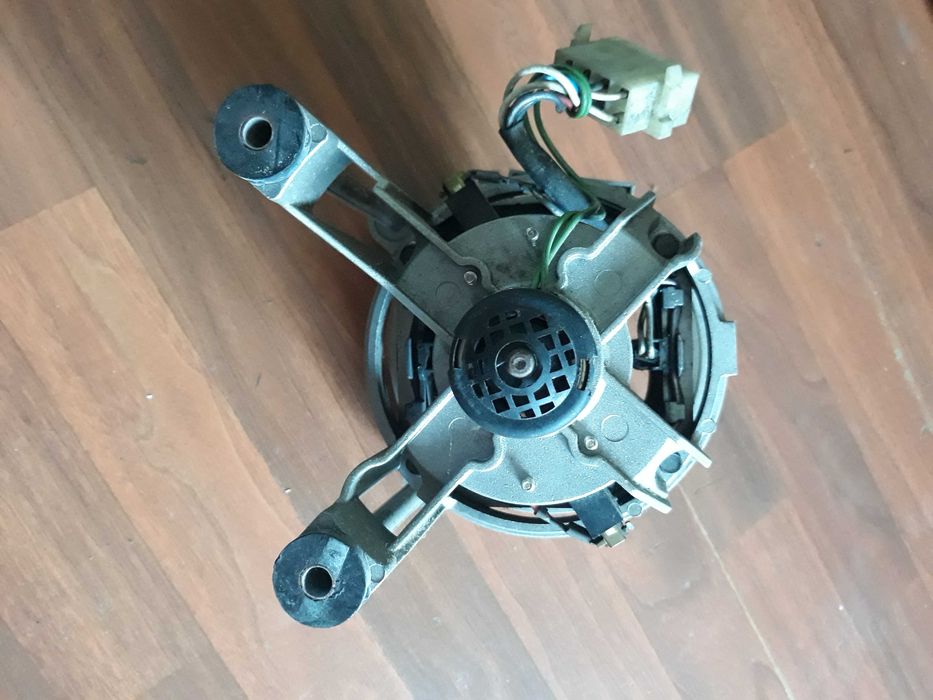 Vând motor cu 800 de turații pe minut